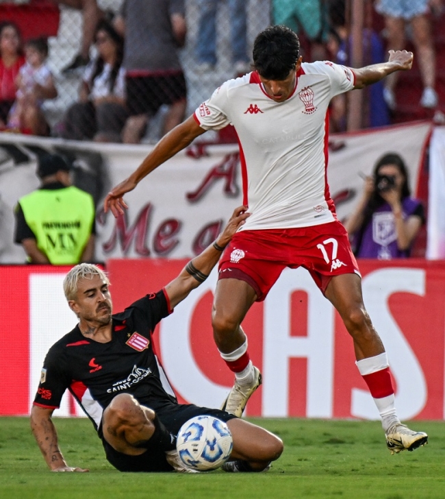 Torneo clausura de la Liga Profesional de Fútbol: Estudiantes de La Plata juega ante Huracán