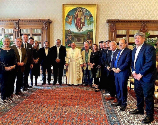 Francisco le dijo a la CGT que no visitará la Argentina en 2024