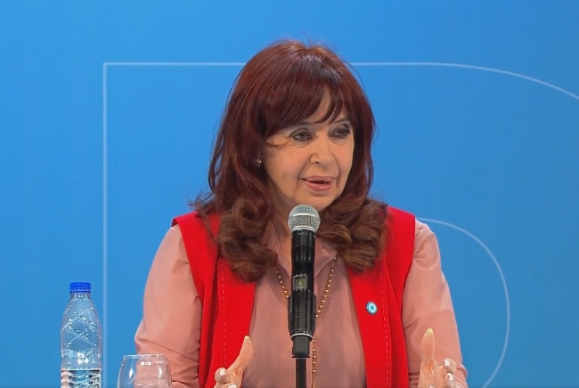 Cristina cargó contra el plan económico de Milei-Caputo: «En 45 días se esfumaron 4.000 millones de dólares»