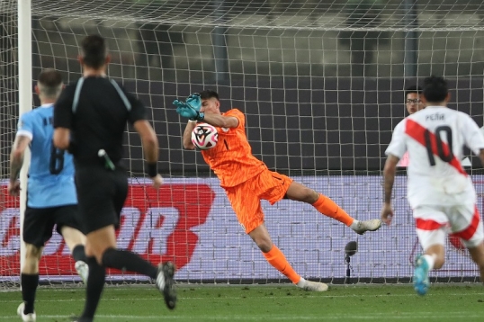 Eliminatorias sudamericanas Mundial 2026: Urguay perdió por 1 a 0 con Perú