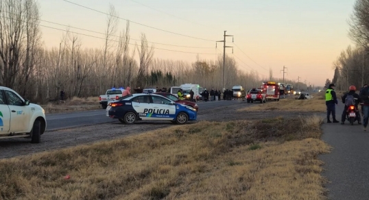 Triple choque fatal en la Ruta Nacional 7: Hay dos personas muertas y varios heridos