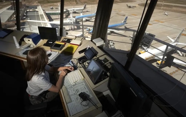 Trabajo dictó la conciliación obligatoria en el conflicto con los controladores aéreos
