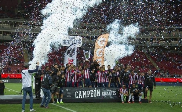 México: Boca cayó frente a Chivas de Guadalajara en el &quot;Duelo de Gigantes&quot;