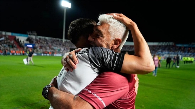 El entrenador Omar De Felippe declaró que “es un premio muy grande” para Central Córdoba