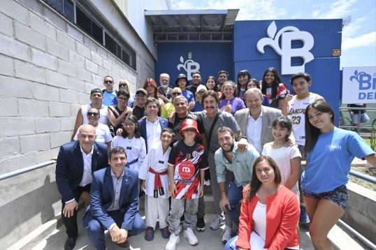 Axel Kicillof recorrió centros socioeducativos que trabajan en la revinculación escolar de jóvenes bonaerenses