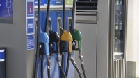 El Gobierno posterga parte del aumento de impuestos a los combustibles