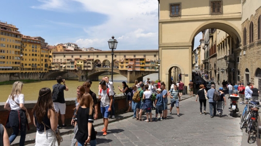 Italia podría subir los impuestos turísticos