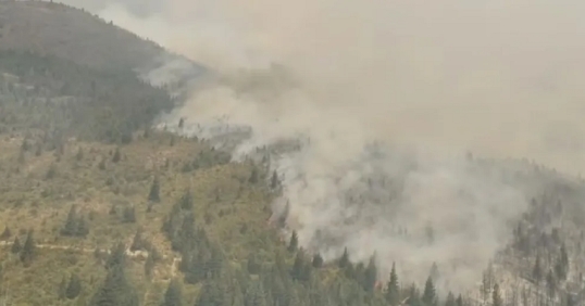 Los incendios en Puerto Patriada y Epuyén siguen activo