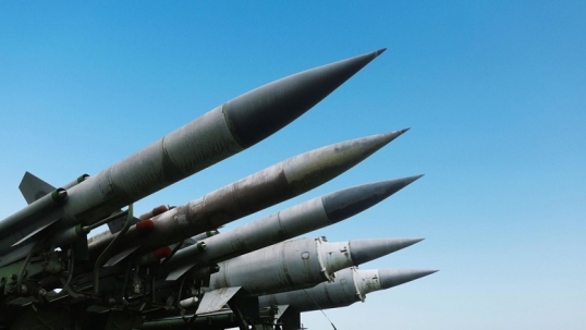 Irán lanzó una oleada de ataques contra bases de EE.UU, en Kuwait y los Emiratos Árabes Unidos