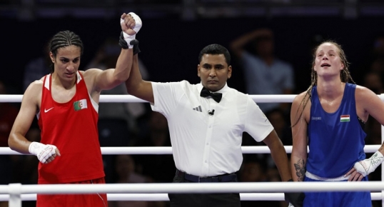 Juegos Olímpicos 2024: La boxeadora Imane Khelif derrotó a la húngara Anna Luca Hamori y está en semifinales