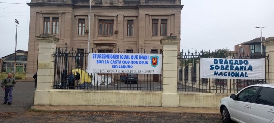 Trabajadores ocupan oficinas de la Agencia de Puertos y Navegación por promesas incumplidas