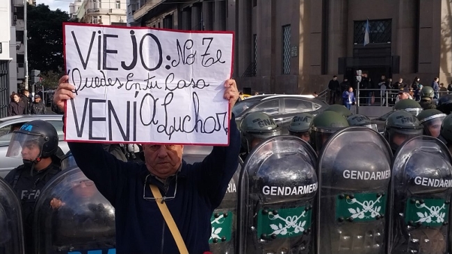 Nuevamente represión a la marcha de jubilados en el Congreso