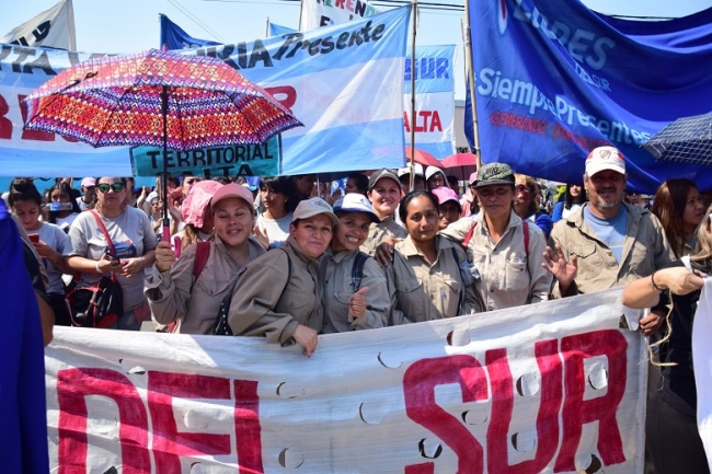 Las organizaciones nucleadas en la Unidad Piquetera levantaron la protesta frente al Ministerio de Desarrollo Social