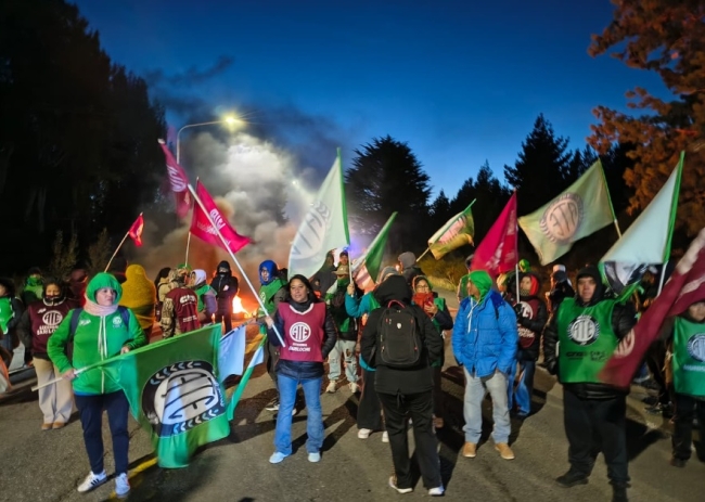 ATE ya bloquea los aeropuertos de Bariloche y El Calafate