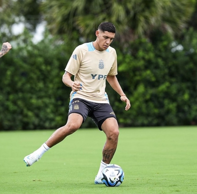 Nahuel Molina, es baja en la selección Argentina