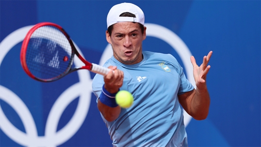 Juegos Olímpicos 2024: Sebastián Báez cayó ante el griego Stefanos Tsitsipas y Cerúndolo, con el noruego Ruud