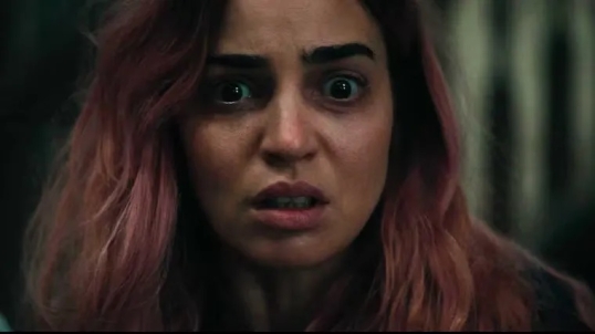 Estrenan la película de terror «Evil Dead: En llamas», con  Souheila Yacoub, Hunter Doohan, Luciane Buchanan