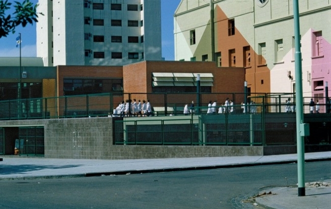 En la ciudad de Buenos Aires, estudiantes de primaria y secundaria no podrán usar los celulares en aulas